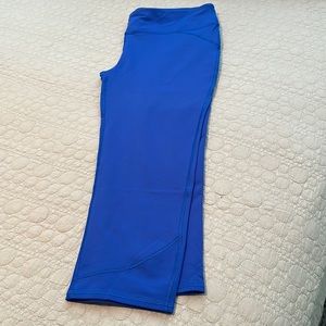 Fabletics royal blue capri leggings in excellent condition, Sz XL